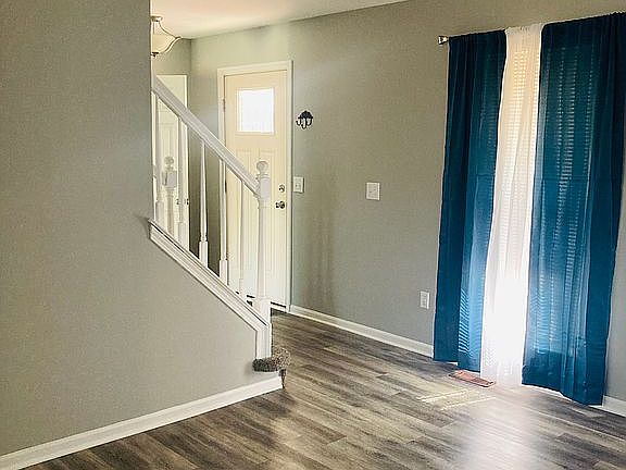 3rd image of 501 Bedford Dr