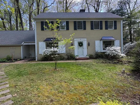 10 Dogwood Dr, Hershey, PA 17033