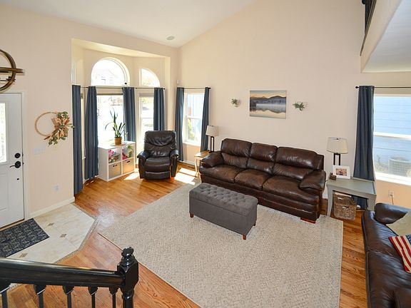 2nd image of 7012 Hillock Dr