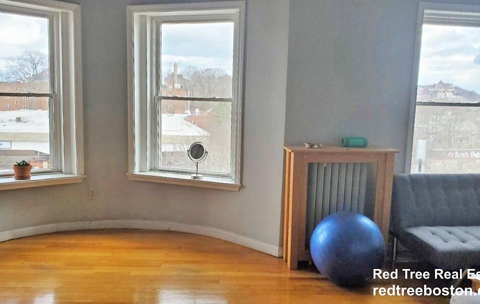 2nd image of 154 Harvard St #U7