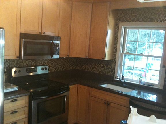 Upgraded Stainless Steel Appliances, Mosaic Tiled Backsplash & Kitchen Walls