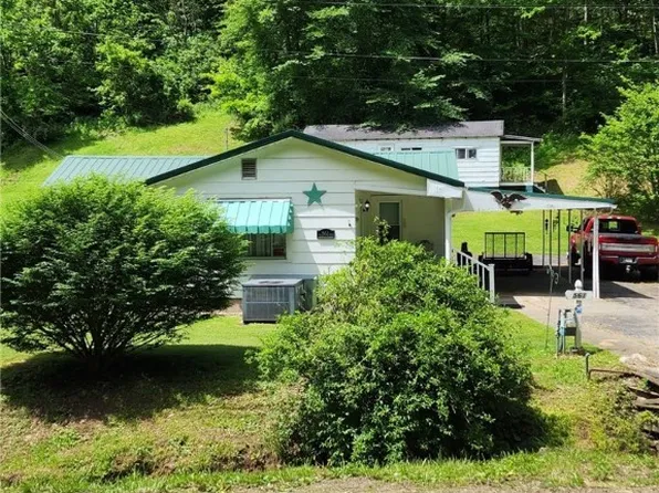 561 Harts Creek Rd, Chapmanville, WV 25508