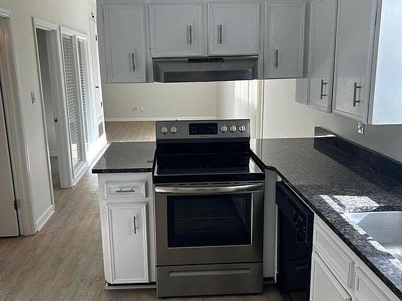4th image of 205 Castle Row APT A
