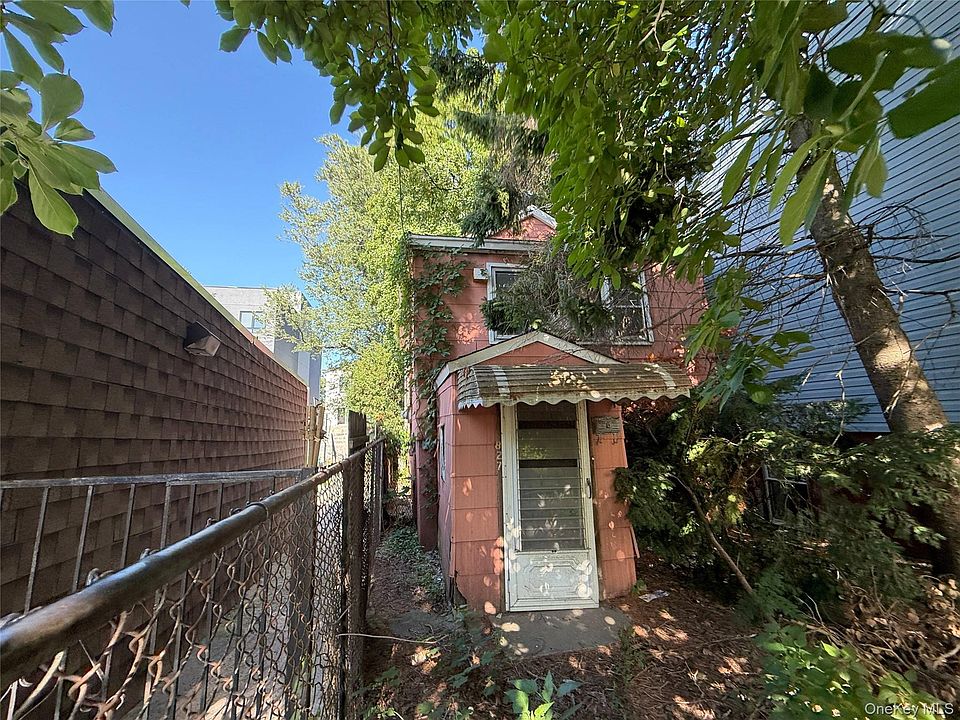 1st image of 827 Pine Street
