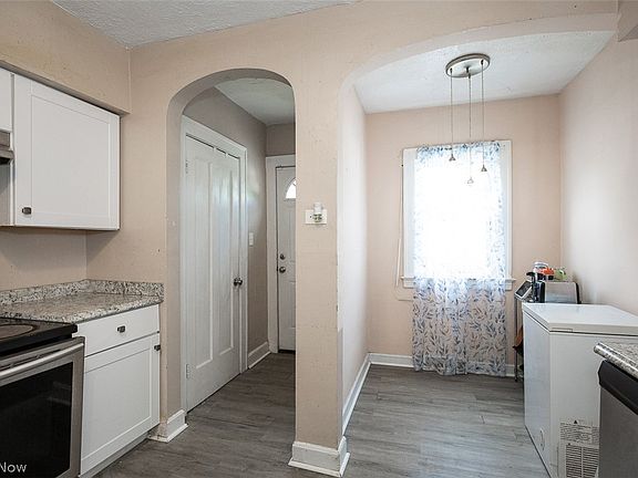 5th image of 970 Whitby Rd