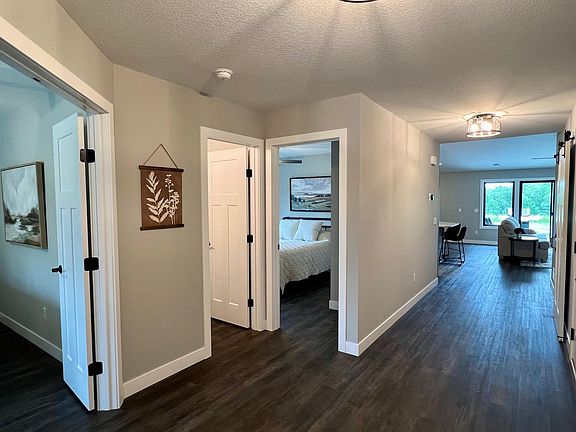 4th image of 15 Little Walnut Ln