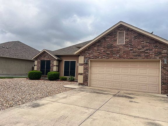 3rd image of 2213 Garden Gate Cir