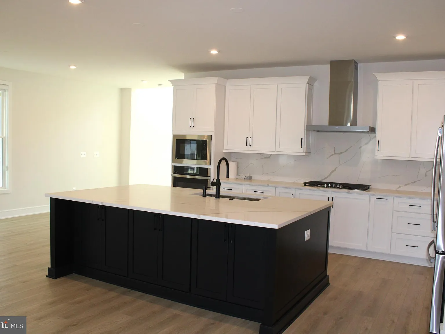 5 bed, 4.5 bath, 4130 sqft, $4,800 — Photo 4