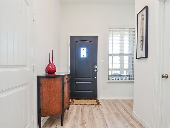 4th image of 3019 Barberry Ct