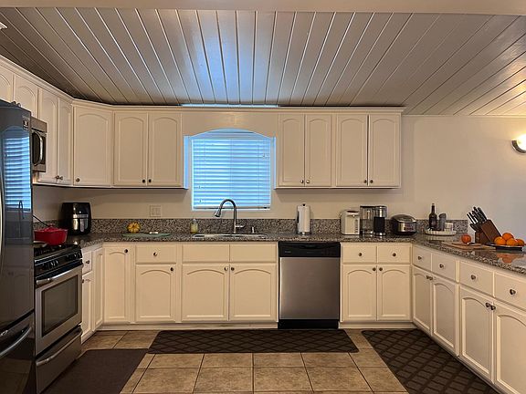 2nd image of 1007 Maertin Ln