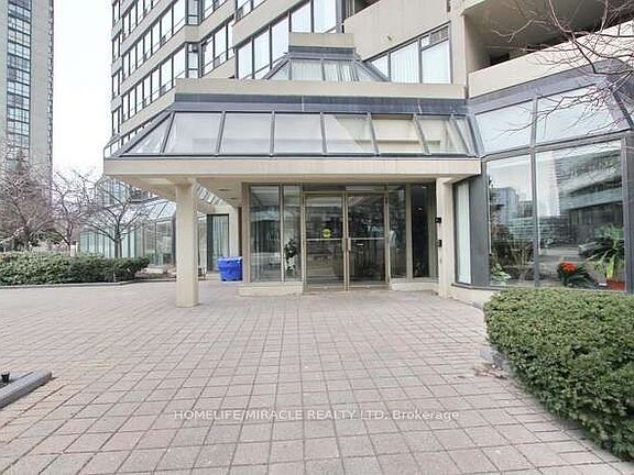 3rd image of 400 Webb Dr #806
