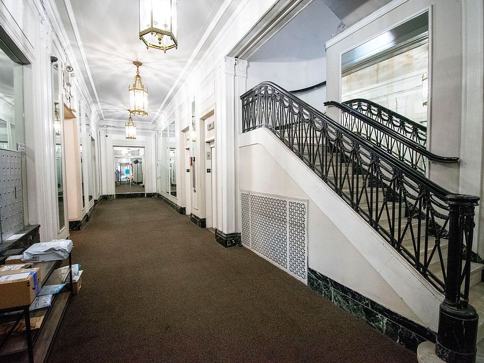 Spacious foyer in classic Chicago architectural style