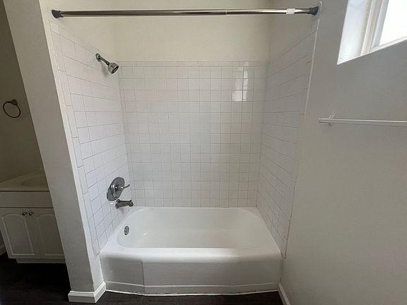 4th image of 560 E Adams St #4