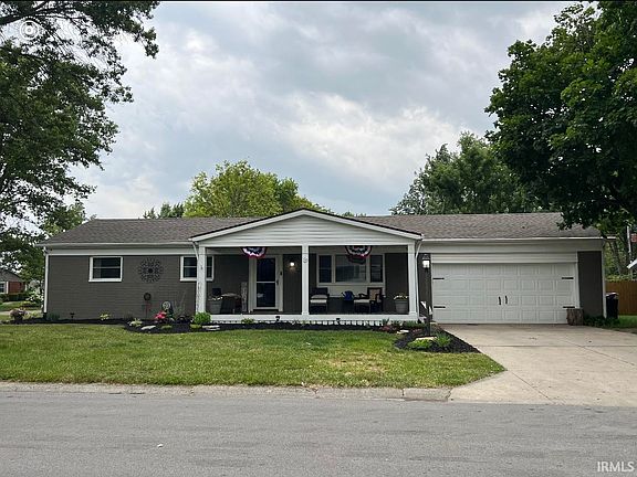 2nd image of 210 W Fairlane Dr