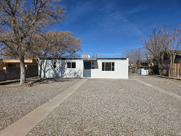 4811 Comanche Rd NE — Photo 9