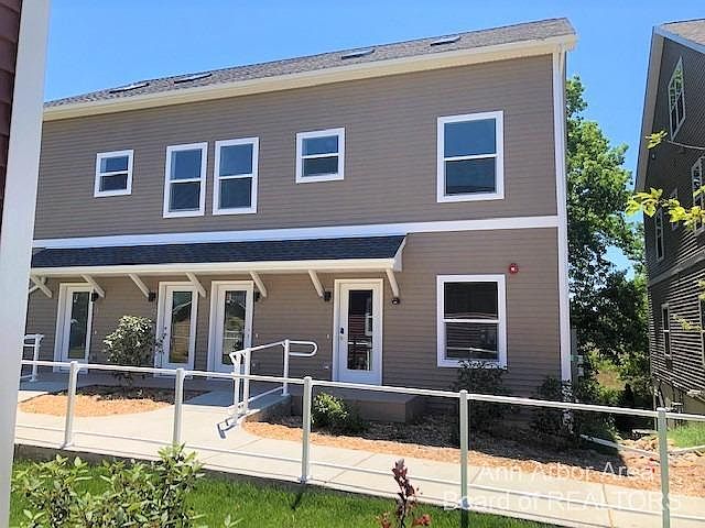 1st image of 560 Little Lake Dr #40