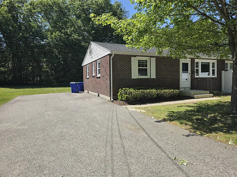 38 Cobb Dr — Photo 5