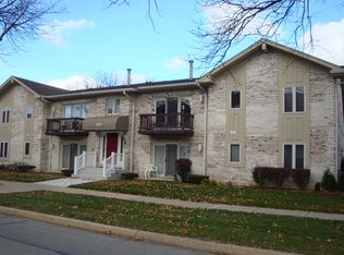 918 Rogers St APT 201, Downers Grove, IL 60515
