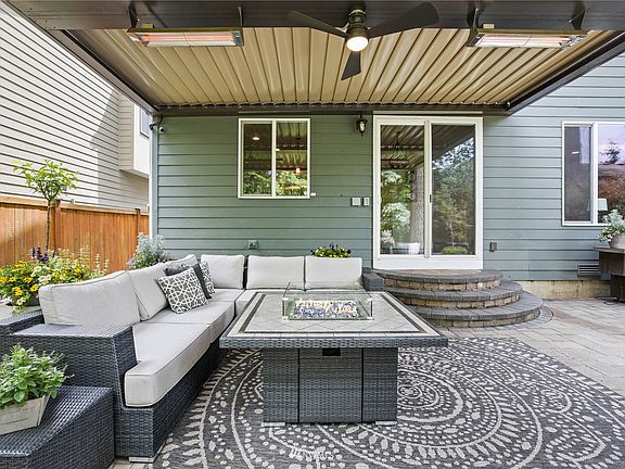 Built in heaters for chilly days and a fan for warmer days! Perfect setting to host a gathering>