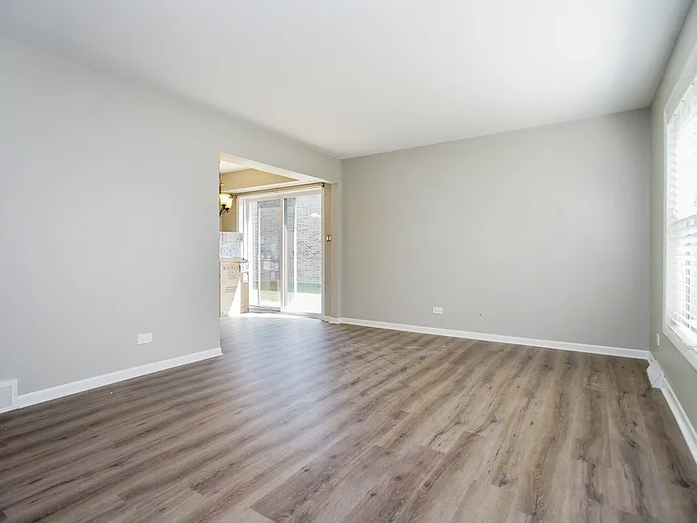 1360 W Byron Ave #D — Photo 4