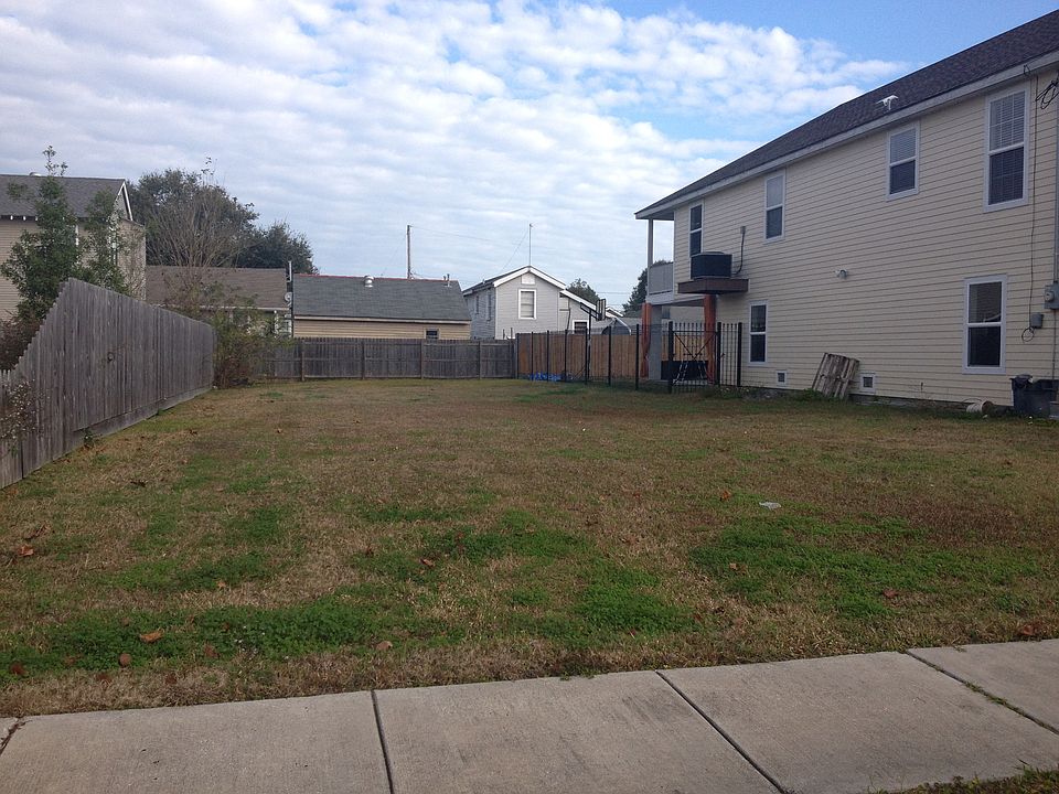 1st image of 819 Pontalba St