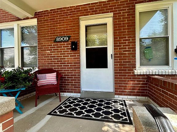 3rd image of 8909 Rosemore Pl