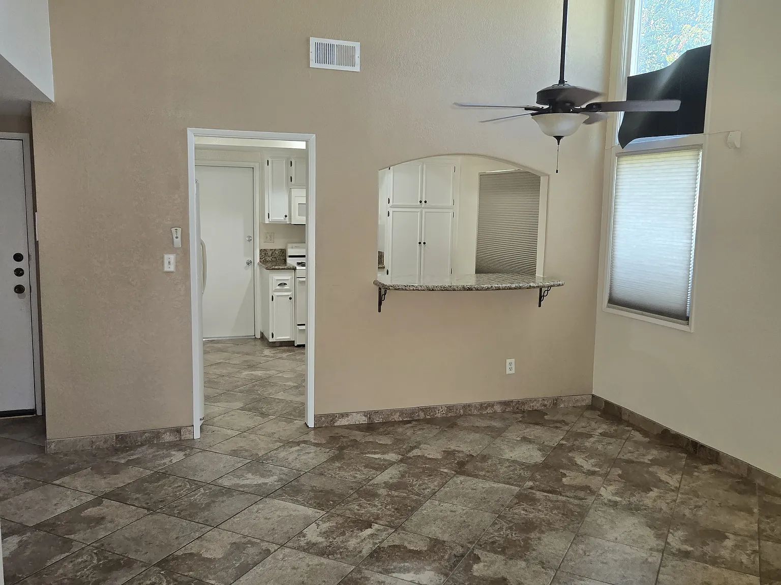 2 bed, 1176 sqft, $1,900 — Photo 4