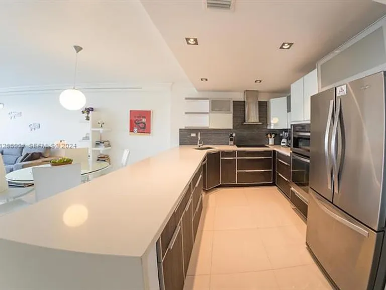 5601 Collins Ave #1206 — Photo 7