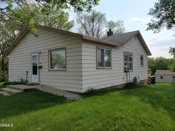 402 9th Ave SE, Jamestown, ND 58401