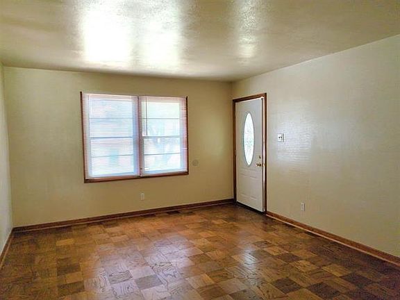 5th image of 507 Bridal Wreath Ave