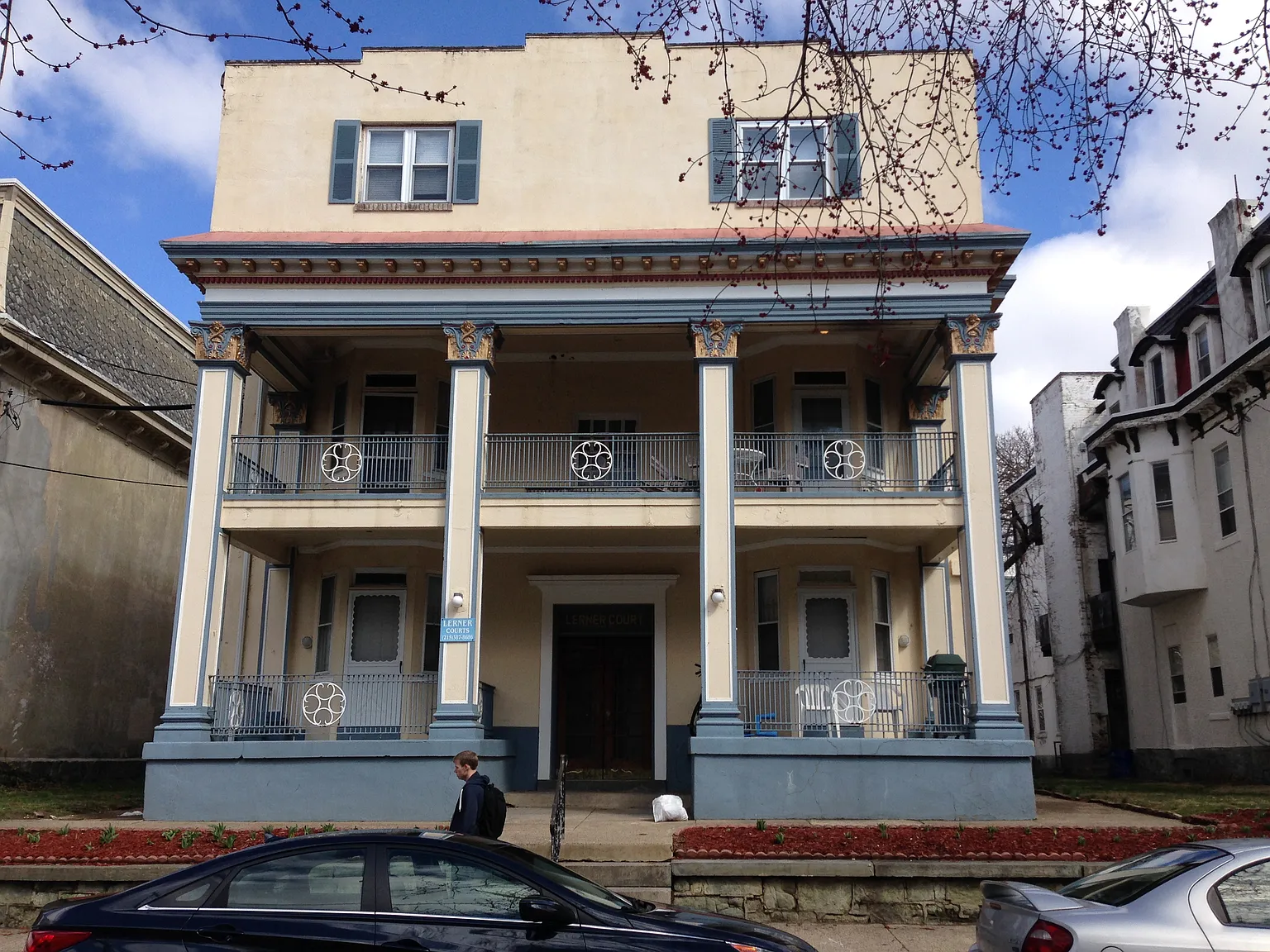 Lerner Courts — Photo 1