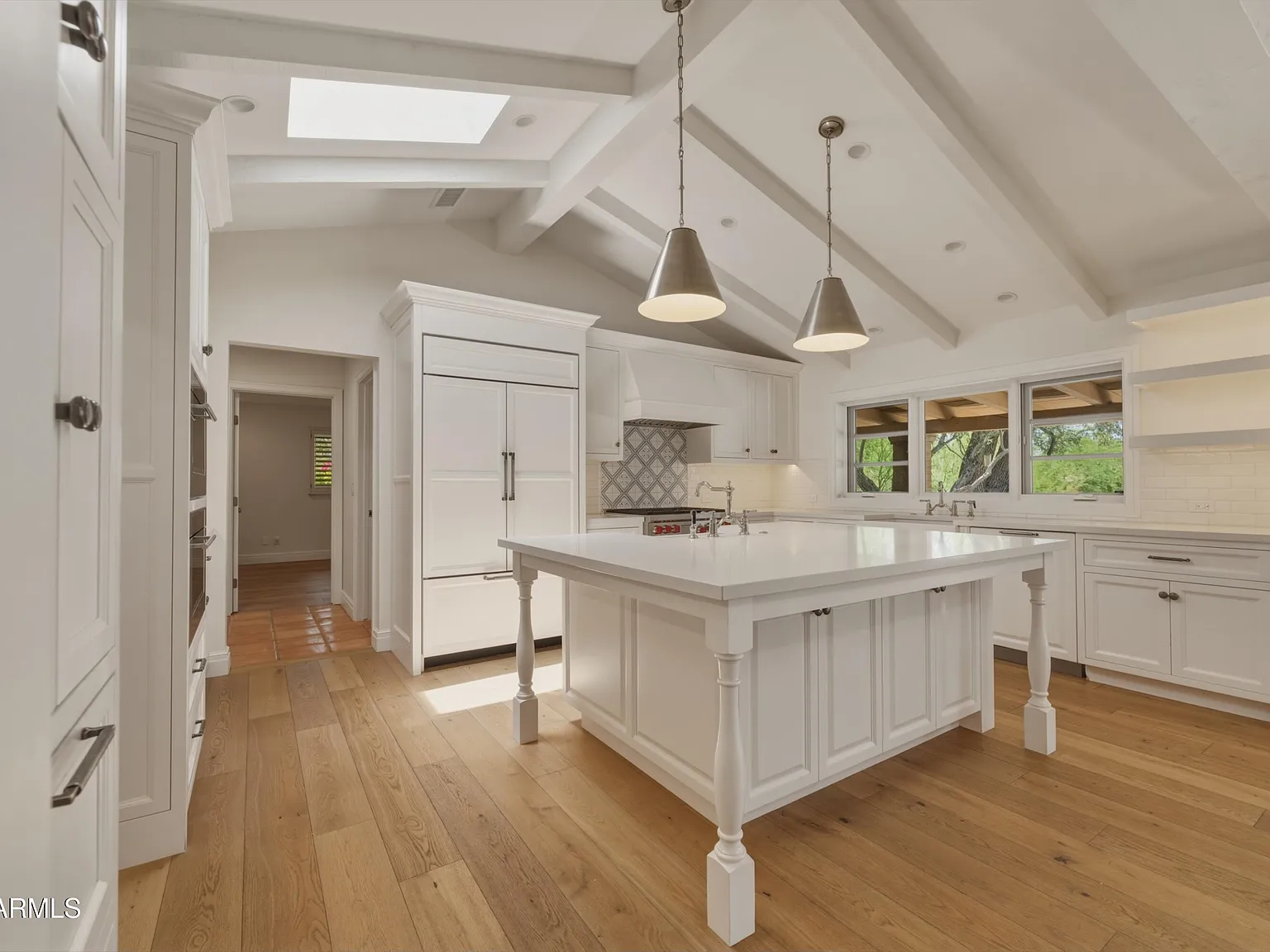 5 bed, 6.0 bath, 5301 sqft, $9,500 — Photo 3