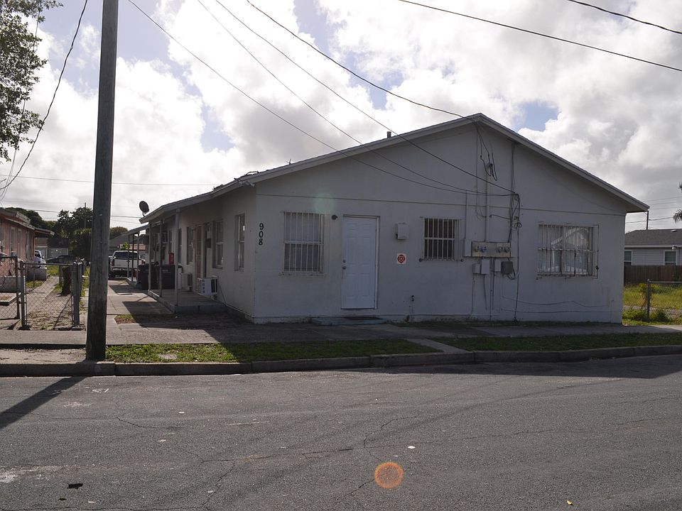 2nd image of 908 W 14th 1 Street