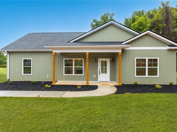 425 N Smith St, Liberty, NC 27298