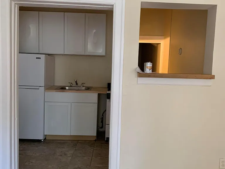 Arts and Crafts Apartments — Photo 15