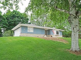 N49W27855 S Courtland Cir, Pewaukee, WI 53072