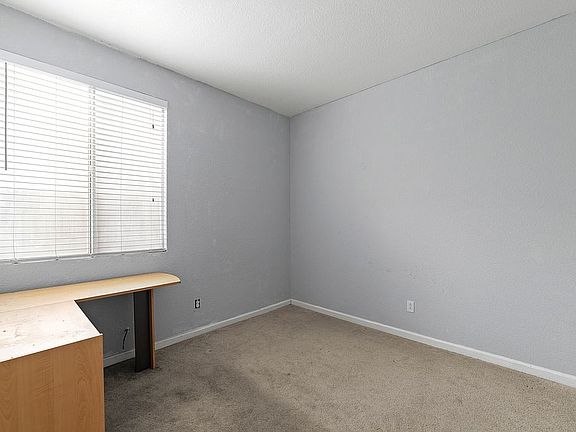 5th image of 51 Groth Cir