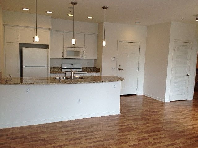2nd image of 406 Enclave Cir APT 204