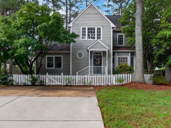 1716 Briarforest Pl, Raleigh, NC 27615