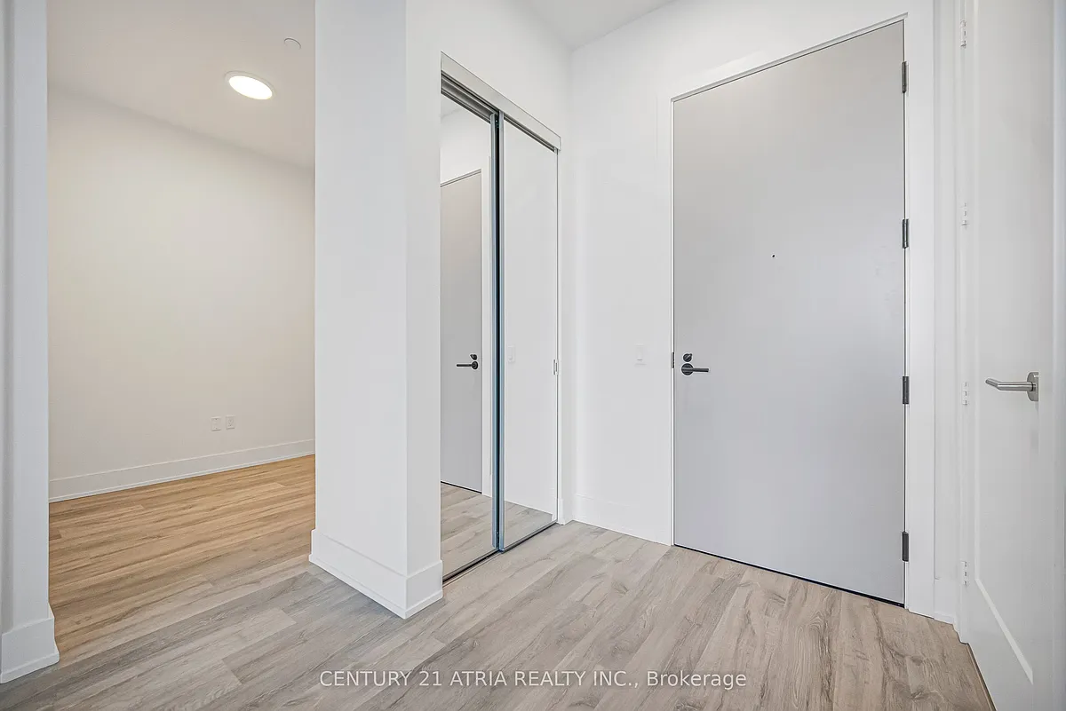 Building Photo - 858 Dupont St #206