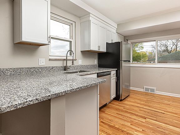 5th image of 35611 W Chicago St