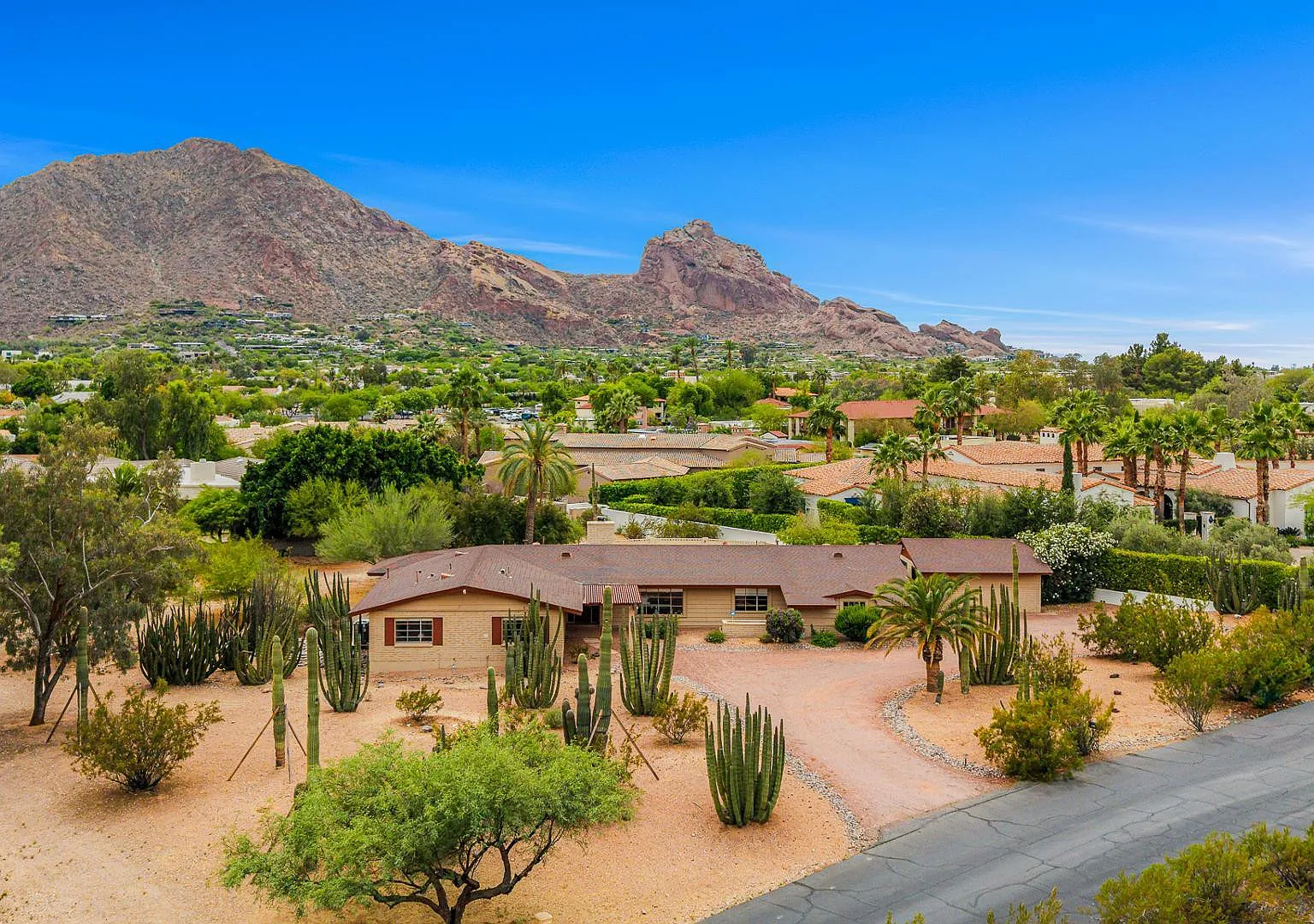 5 bed, 4.5 bath, 3389 sqft, $6,000 — Photo 1