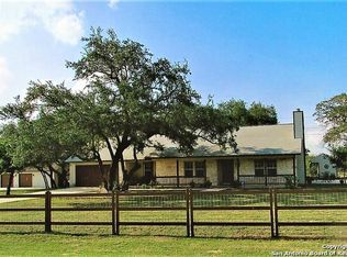 655 Trophy Ln, Poteet, TX 78065