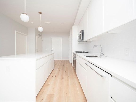 3rd image of 193 Washington St #623