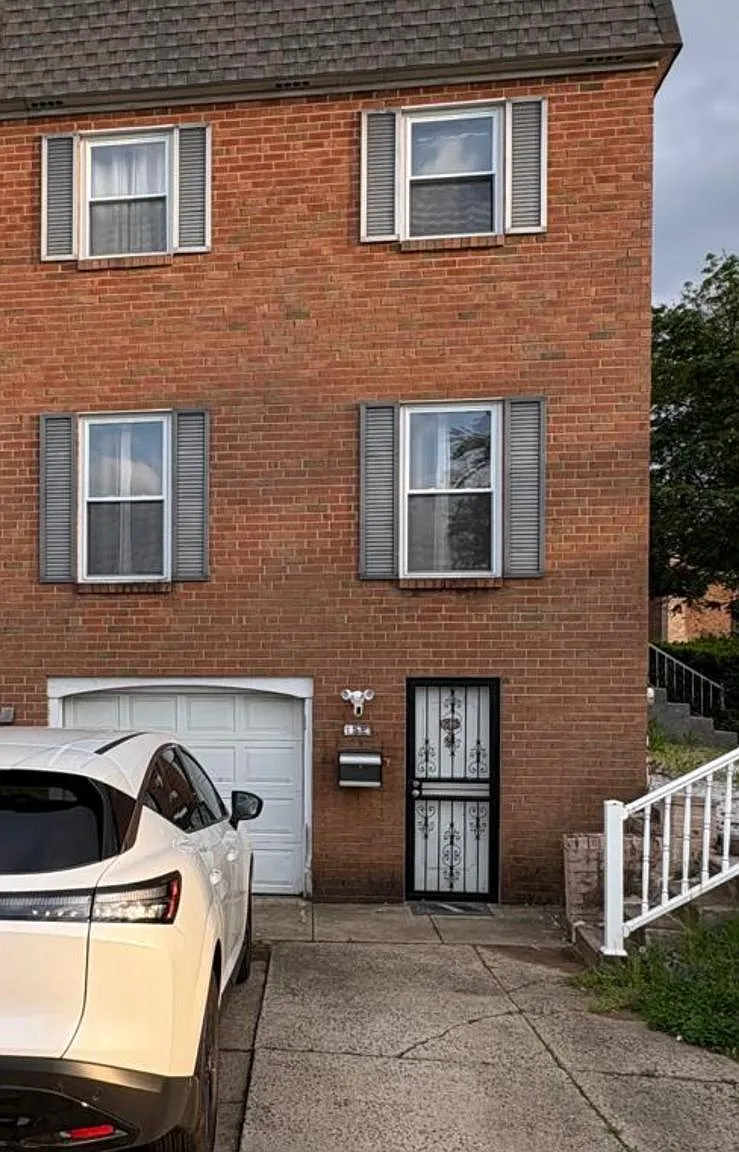 3 bed, 2.5 bath, 1700 sqft, $2,335 — Photo 1