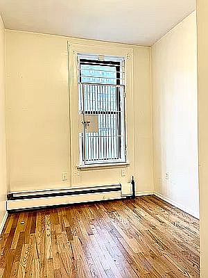 4th image of 225 E 35th St APT 24