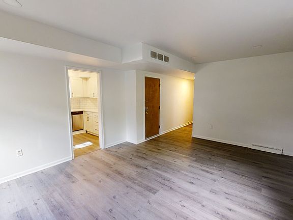 3rd image of 1616 Peach St #1