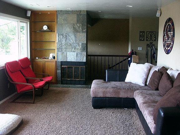 5th image of 1045 Park Hill Dr