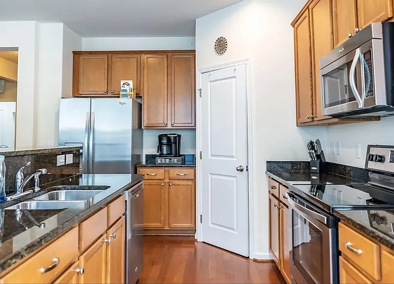 909 Amanda Dr — Photo 4