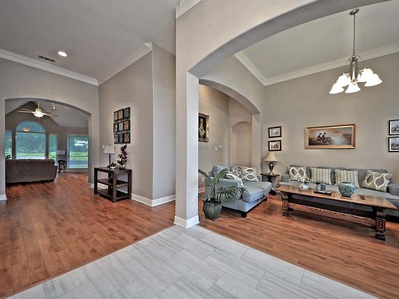 5th image of 2614 Thompson Crossing Dr
